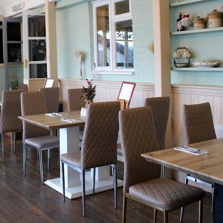Dog And Partridge Inn คาล์น ภายนอก รูปภาพ