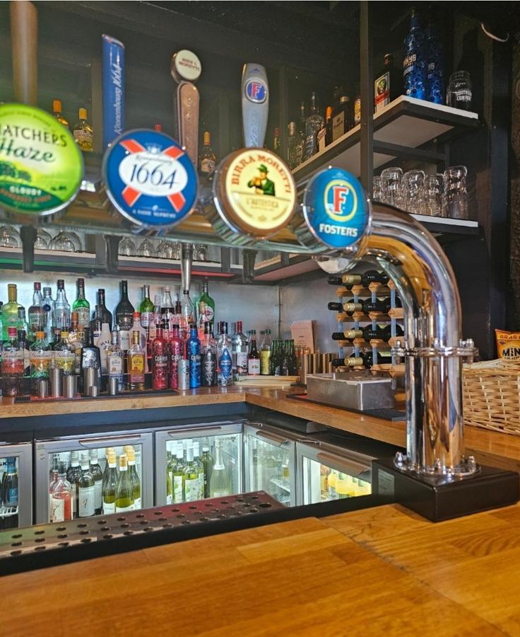 Dog And Partridge Inn คาล์น ภายนอก รูปภาพ