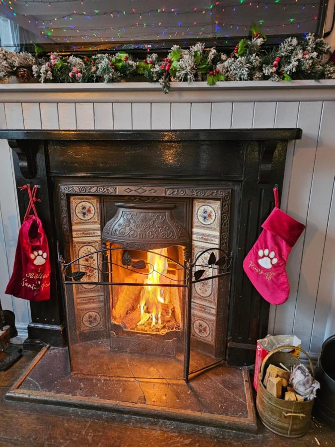 Dog And Partridge Inn คาล์น ภายนอก รูปภาพ