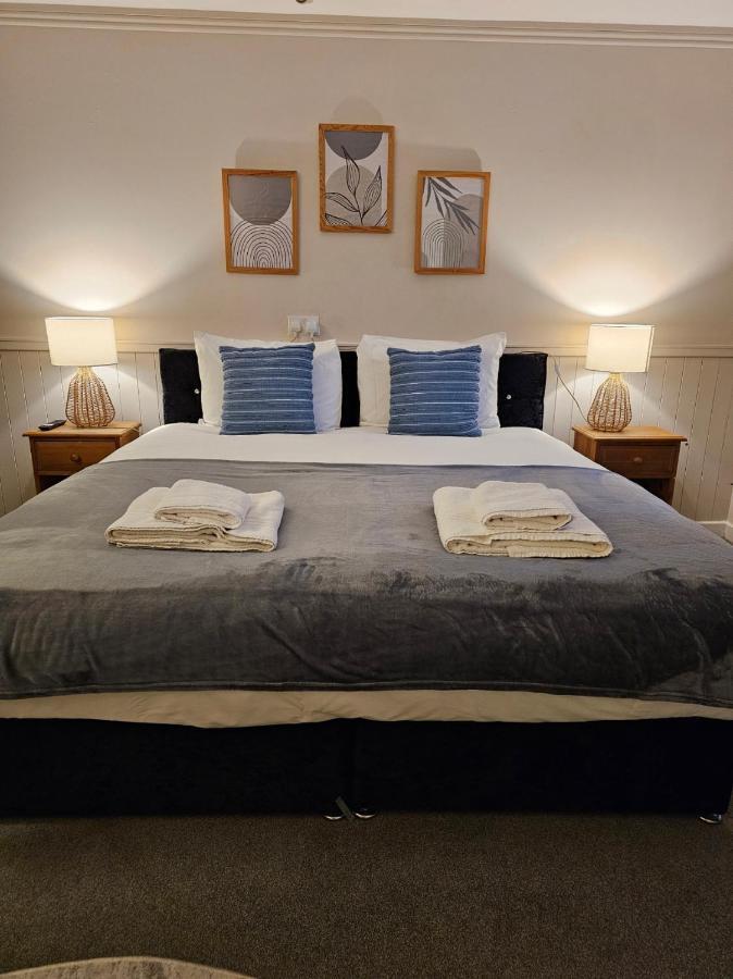 Dog And Partridge Inn คาล์น ภายนอก รูปภาพ