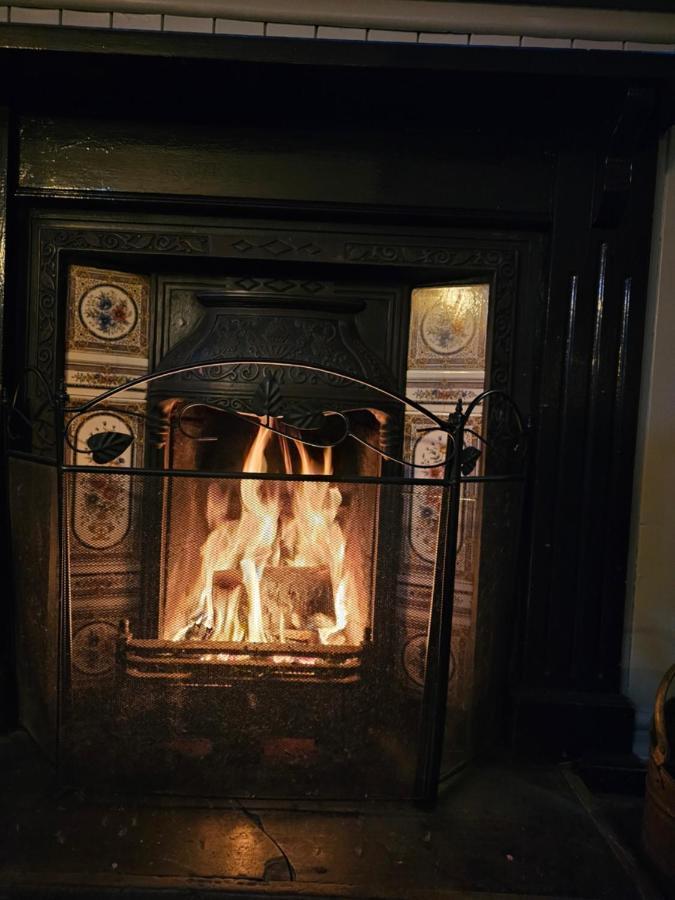 Dog And Partridge Inn คาล์น ภายนอก รูปภาพ