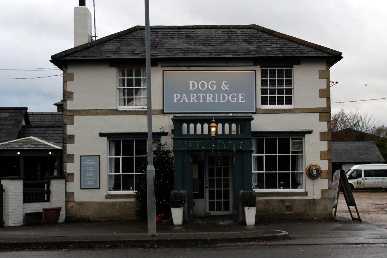 Dog And Partridge Inn คาล์น ภายนอก รูปภาพ