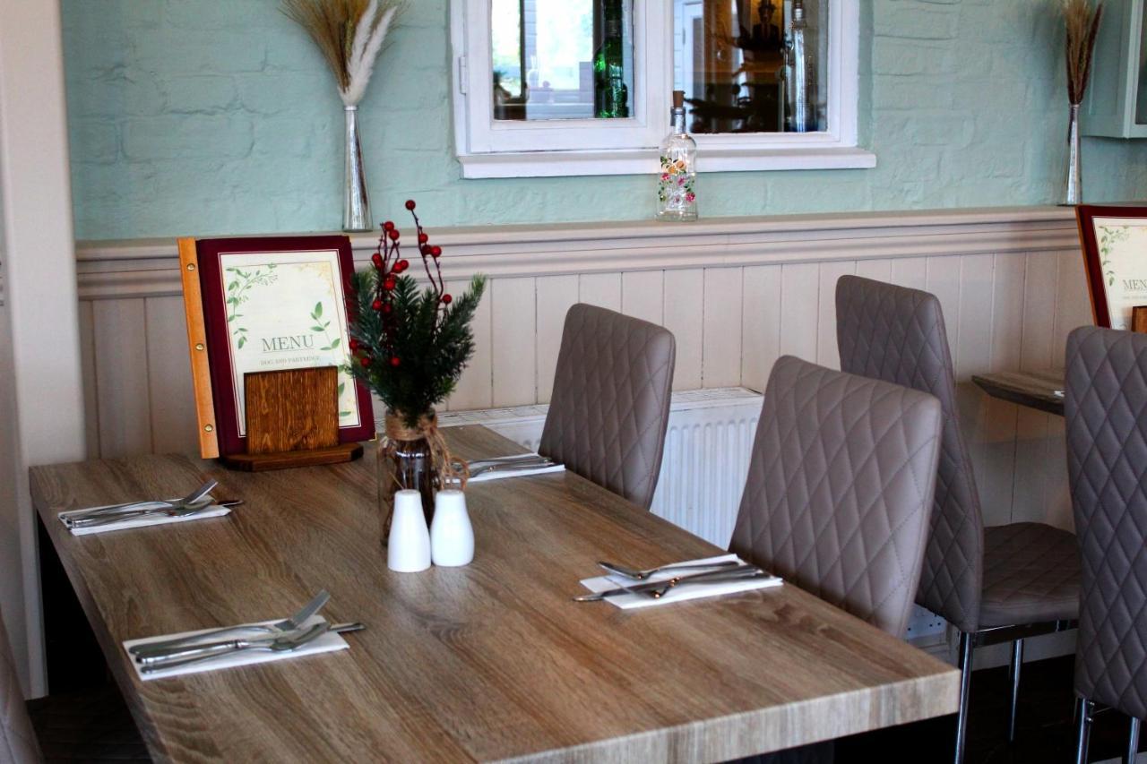 Dog And Partridge Inn คาล์น ภายนอก รูปภาพ