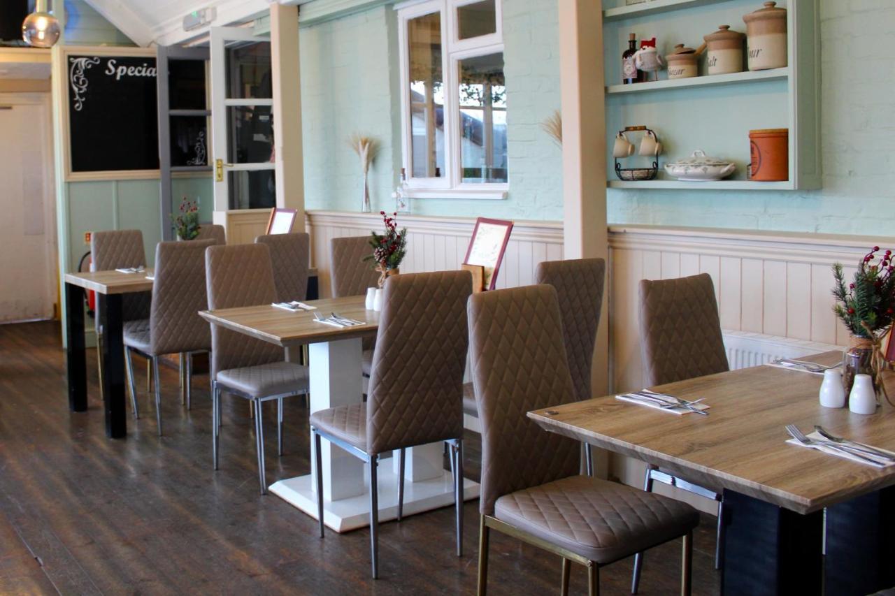Dog And Partridge Inn คาล์น ภายนอก รูปภาพ