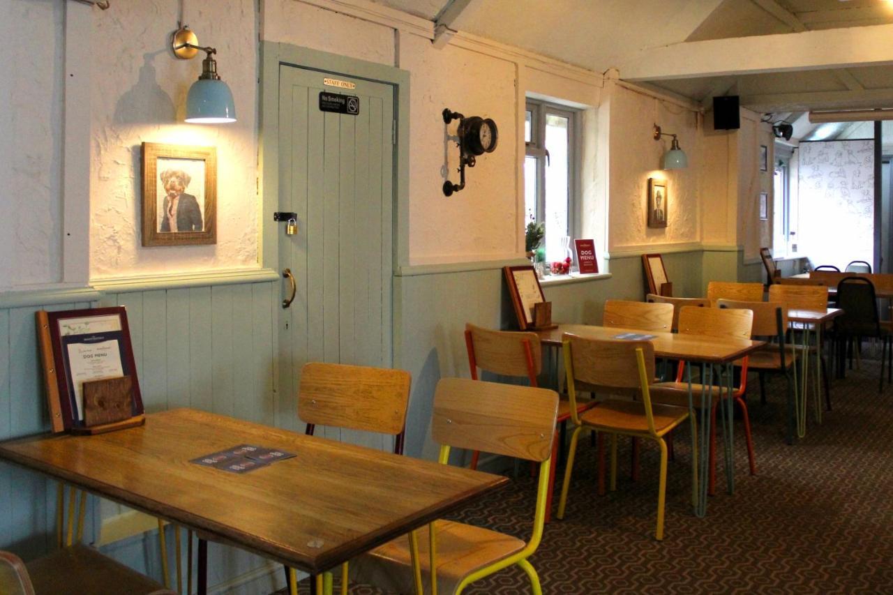 Dog And Partridge Inn คาล์น ภายนอก รูปภาพ